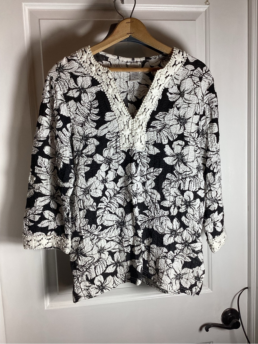 Cathy Daniels Black & White Floral Crochet-Trim Tunic